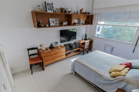 Apartamento à venda com 4 quartos, sendo 1 suíte,  em Copacabana, Rio de Janeiro, RJ