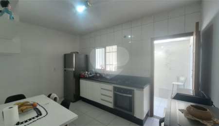 Casa à venda com 2 quartos no condomínio Karolyne, Votorantim - SP
