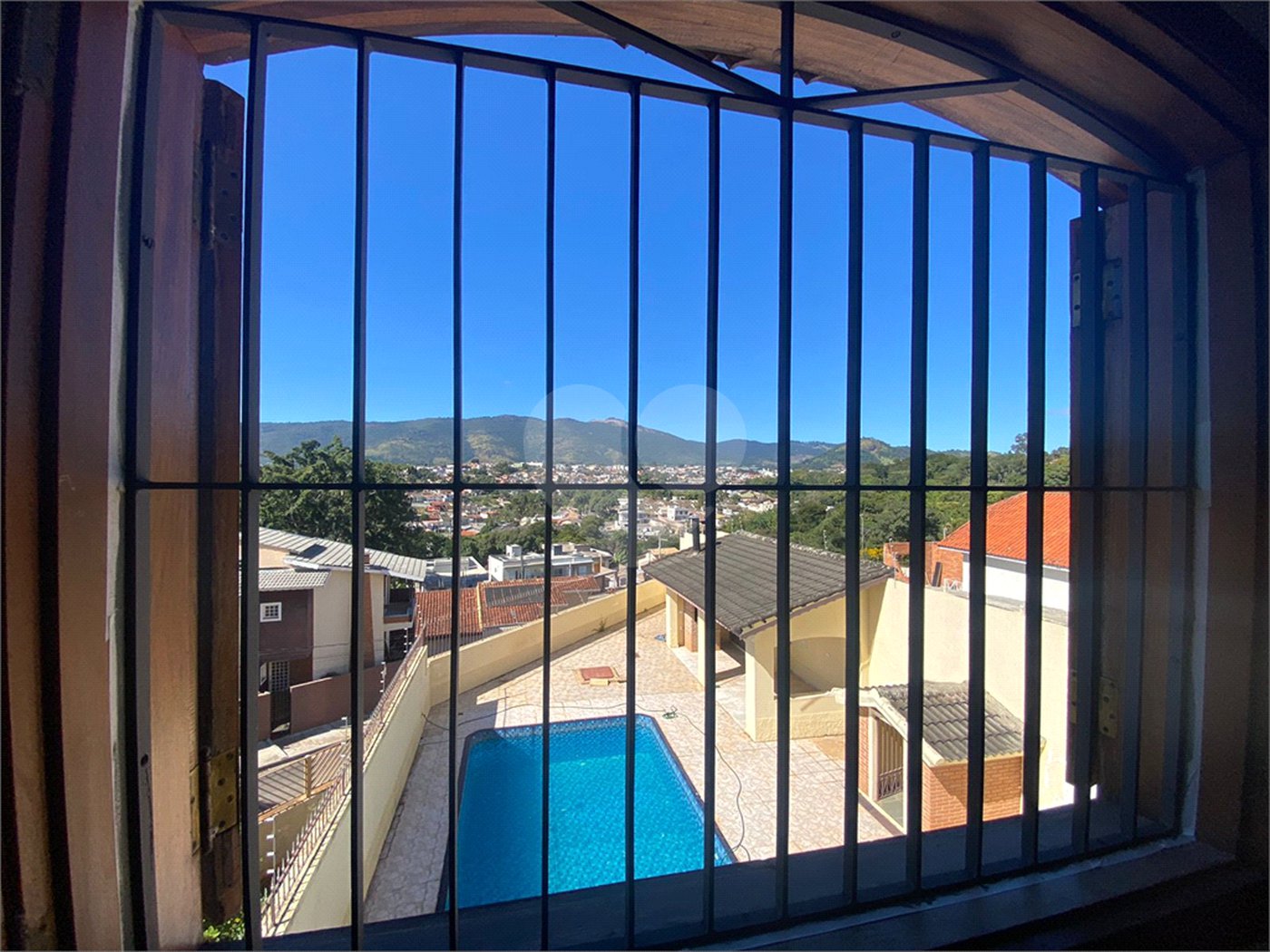 Casa à venda com 4 quartos, sendo 2 suítes,  em Jardim do Lago, Atibaia, SP