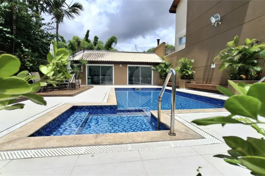 Casa à venda com 5 quartos, sendo 2 suítes,  no condomínio Floradas da Serra, São Paulo - SP