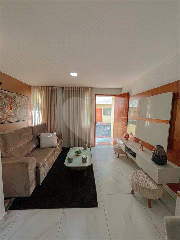 Casa à venda com 4 quartos, sendo 1 suíte, no condomínio Imperial Santa Cruz, Rio de Janeiro - RJ