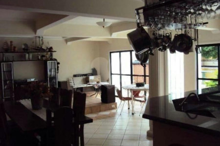 Sobrado à venda com 3 quartos, sendo 1 suíte,  em Vila Paulicéia, São Paulo, SP