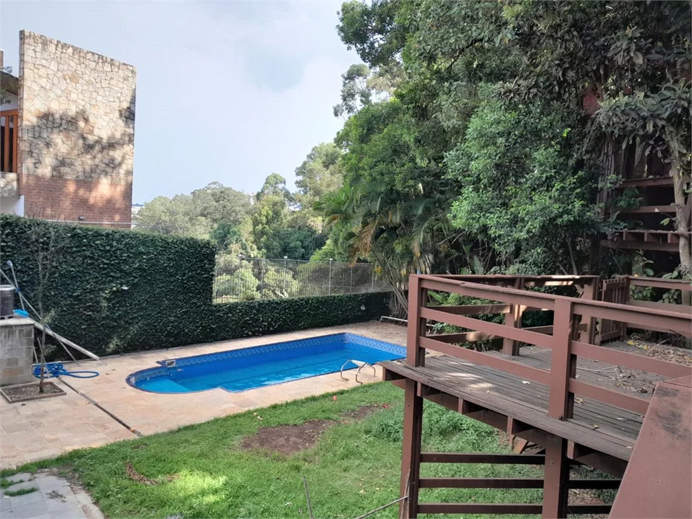 Sobrado à venda com 6 quartos, sendo 3 suítes,  em Rolinópolis, São Paulo, SP