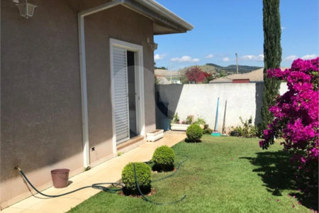 Casa à venda com 4 quartos, sendo 3 suítes, no condomínio Serra da Estrela, Atibaia - SP