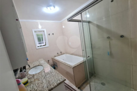 Casa Térrea à venda com 4 quartos, sendo 1 suíte, em Interlagos, São Paulo, SP