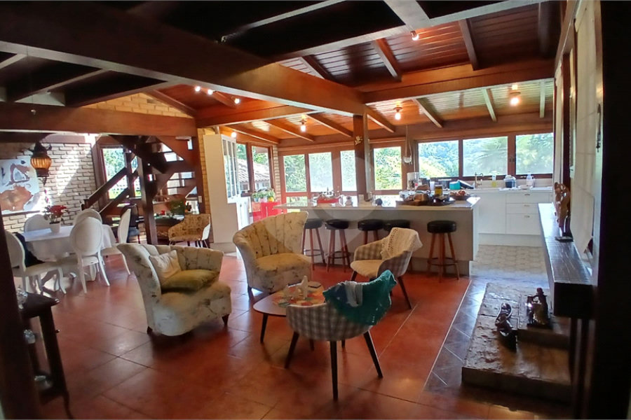 Casa à venda com 4 suítes no condomínio Sausalito, Mairiporã - SP