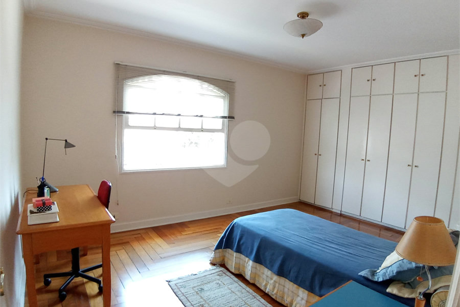 Sobrado à venda com 5 quartos, sendo 3 suítes,  em Jardim São Bento, São Paulo, SP