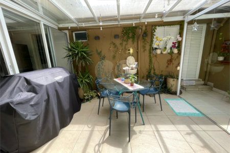 Casa em condomínio à venda ou para alugar com 4 quartos, sendo 3 suítes,  em Jardim Panorama, São Paulo, SP