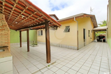Casa à venda com 3 quartos, sendo 1 suíte,  em Estância Balneária Belmira Novaes, Peruíbe, SP