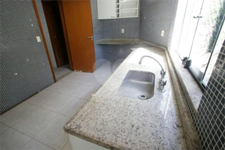Casa à venda com 4 quartos, sendo 3 suítes, no condomínio Lícia de Alvarenga, Rio de Janeiro - RJ