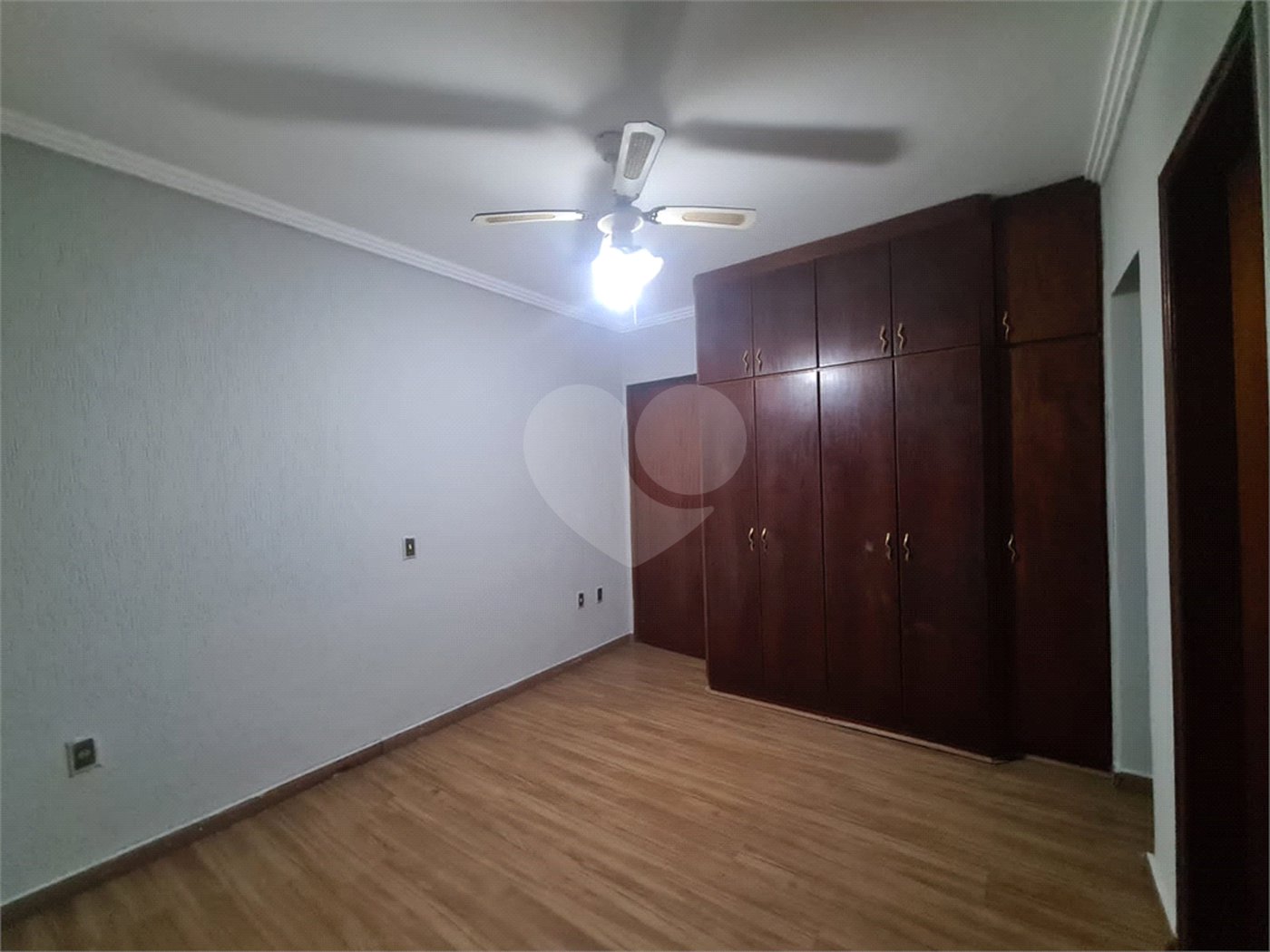 Casa à venda com 3 suítes no condomínio Portal do Sabiá, Araçoiaba da Serra - SP
