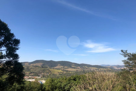 Sobrado à venda com 2 suítes no Centro, Bom Jesus dos Perdões, SP