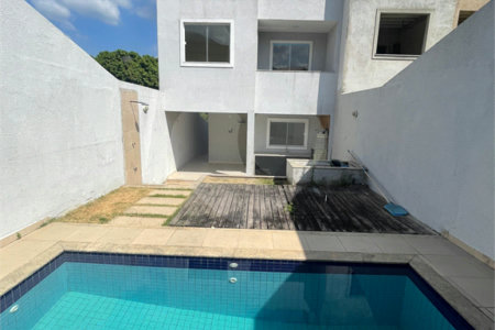 Casa à venda com 3 quartos, sendo 1 suíte, no condomínio Residencial Green Ville, Rio de Janeiro - RJ
