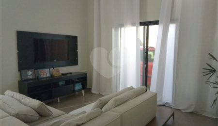 Casa à venda com 3 quartos, sendo 1 suíte,  no condomínio Village Ipanema Ii, Araçoiaba da Serra - SP