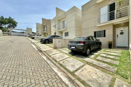 Casa à venda com 3 quartos, sendo 1 suíte, no condomínio Villaggio Viana, Cotia - SP