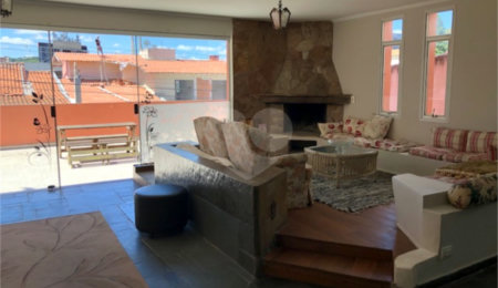 Casa à venda com 4 quartos, sendo 2 suítes, em Jardim Leonor, São Paulo, SP