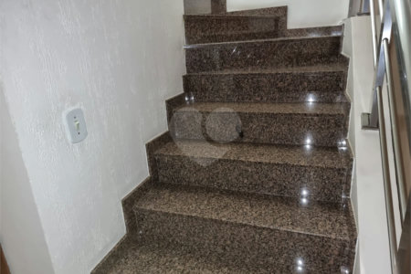 Sobrado à venda com 3 quartos, sendo 1 suíte,  em Jardim Campo Limpo, São Paulo, SP