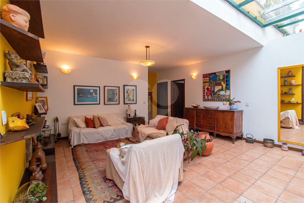 Casa à venda com 3 quartos, sendo 1 suíte,  no condomínio Jardim Hipico, São Paulo - SP