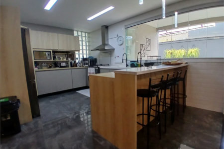 Sobrado à venda com 4 quartos, sendo 2 suítes, em Vila Ida, São Paulo, SP