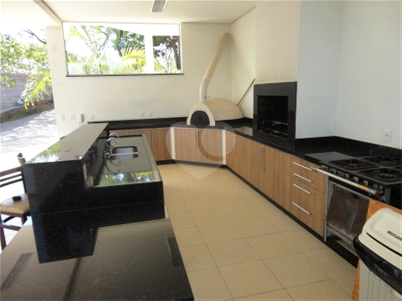 Casa à venda com 3 quartos, sendo 2 suítes, no condomínio Águas da Serra, Valinhos - SP