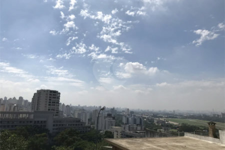 Sobrado à venda com 5 quartos, sendo 1 suíte, em Jardim São Bento, São Paulo, SP
