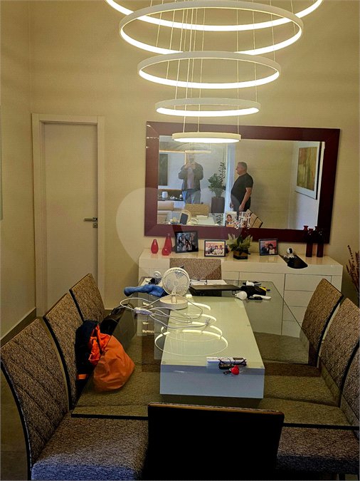 Casa á venda no condomínio Damha I