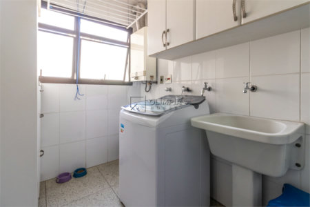 Apartamento com 96 metros em Campo Belo com 3 Dormitorios/Aceita Permutas