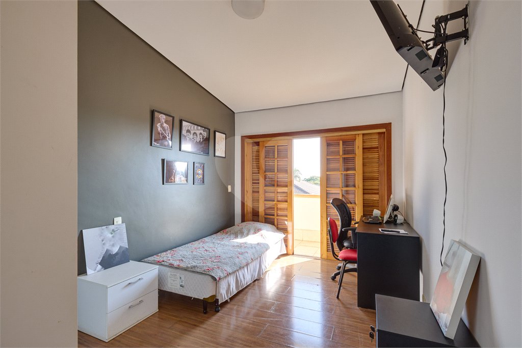 Casa à venda com 5 quartos, sendo 3 suítes, no condomínio Triplex, São Paulo - SP