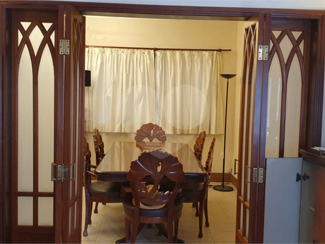 Sobrado à venda com 4 quartos, sendo 2 suítes,  em Moema, São Paulo, SP