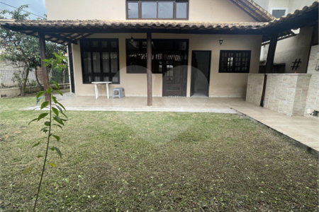 Casa à venda com 5 quartos, sendo 3 suítes, no condomínio Recanto das Palmeiras, Rio de Janeiro - RJ
