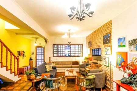Sobrado à venda com 4 quartos, sendo 1 suíte, em Vila Cordeiro, São Paulo, SP