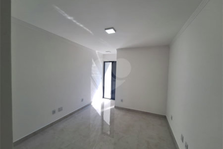 Sobrado à venda com 3 quartos, sendo 1 suíte, em Vila São Geraldo, São Paulo, SP