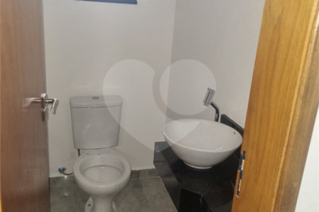 Sobrado à venda com 3 quartos, sendo 1 suíte, em Vila São Paulo, São Paulo, SP