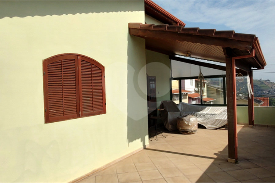 Casa à venda com 3 quartos, sendo 1 suíte, no Centro, Extrema, MG