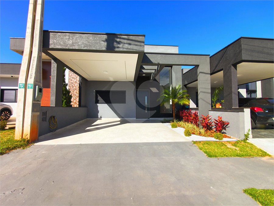 Casa à venda com 3 quartos, sendo 1 suíte, no condomínio Horto Florestal Villagio, Sorocaba - SP