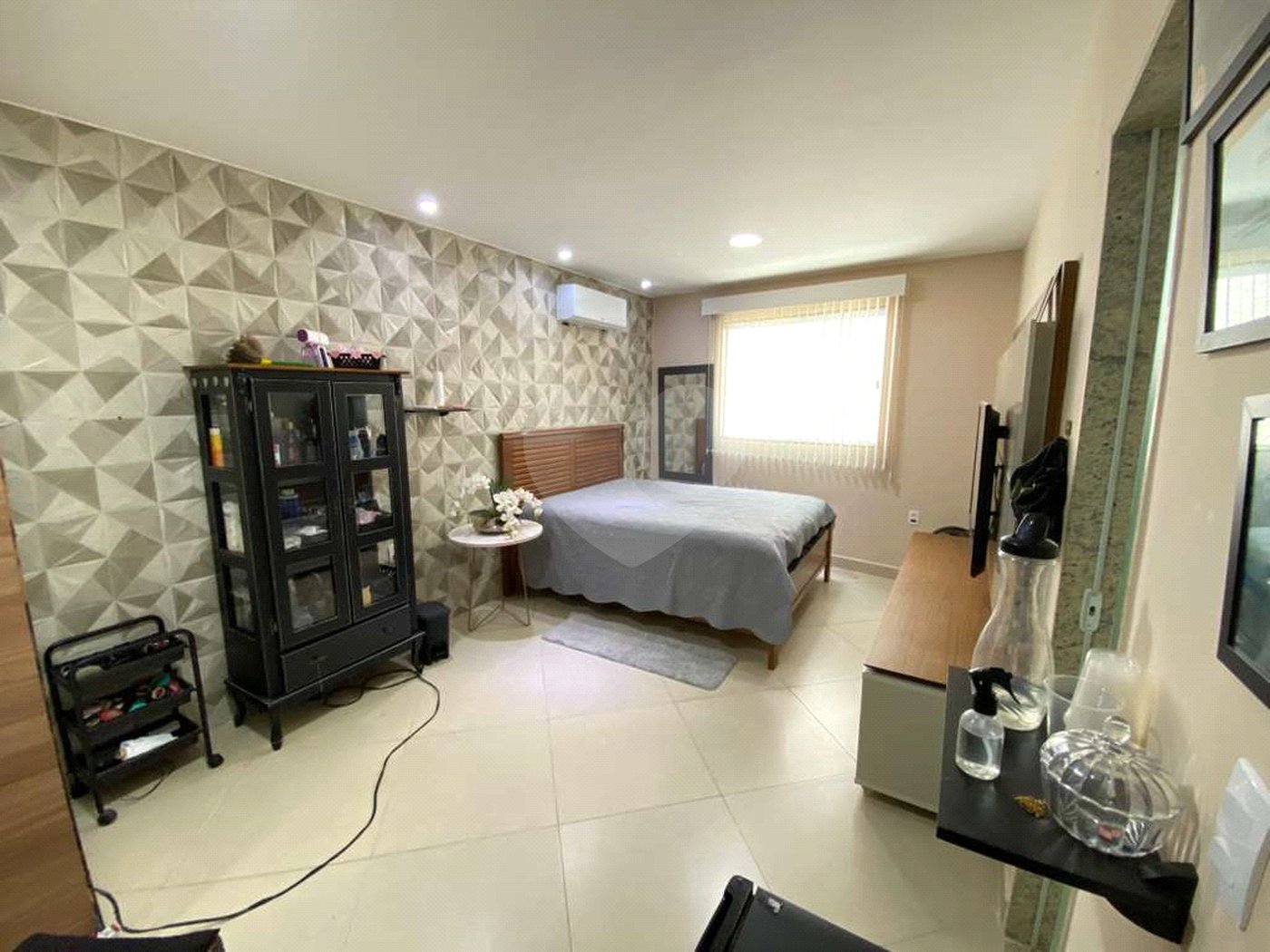 Casa à venda com 5 quartos, sendo 4 suítes, no condomínio Mansões da Prata, Rio de Janeiro - RJ