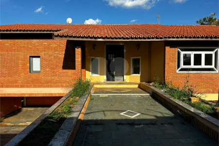 Casa à venda com 4 suítes em Vila Petrópolis, Atibaia, SP