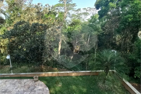 Sobrado à venda com 3 quartos, sendo 2 suítes, em Aruã, Mogi das Cruzes, SP