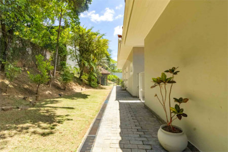 Casa à venda com 7 quartos, sendo 5 suítes,  em Morumbi, São Paulo, SP
