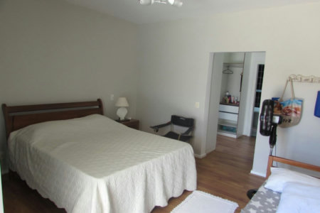 Casa de Alto Padrão com 5 Suítes e Lazer Completo– Guarujá