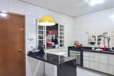 Sobrado à venda com 3 quartos, sendo 1 suíte,  em Vila Morse, São Paulo, SP