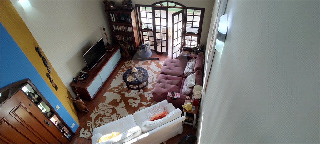 Casa à venda com 3 quartos, sendo 1 suíte, no Centro, Extrema, MG