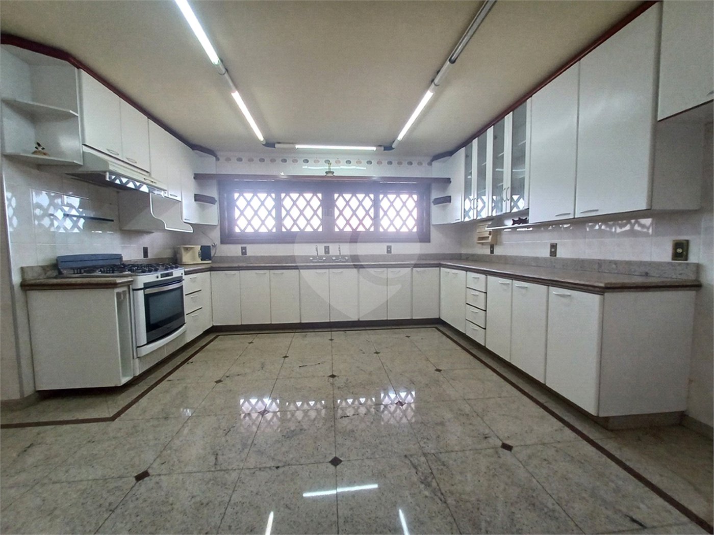 Casa à venda com 6 suítes no condomínio Portal da Raposo, Sorocaba - SP