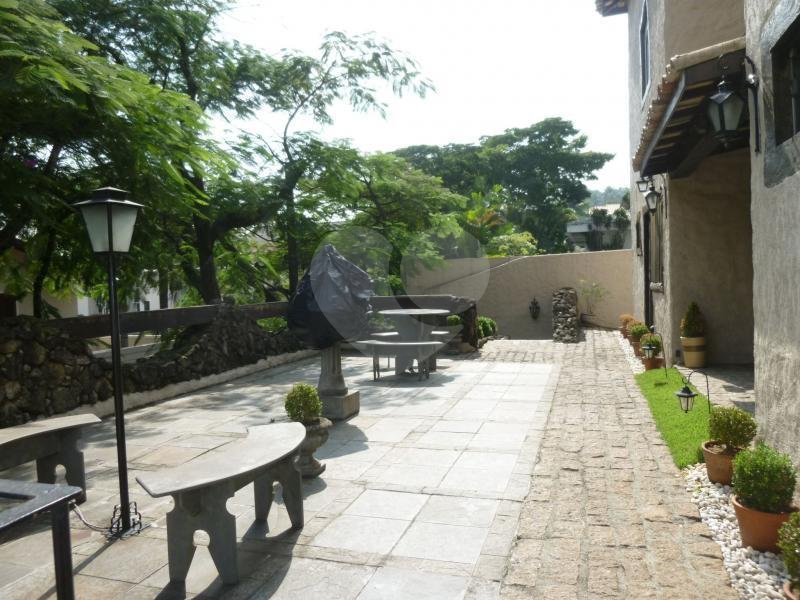 Sobrado à venda com 3 suítes em Jardim Leonor, São Paulo, SP