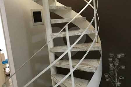 Casa à venda com 5 quartos, sendo 3 suítes, no condomínio Mansões da Prata, Rio de Janeiro - RJ