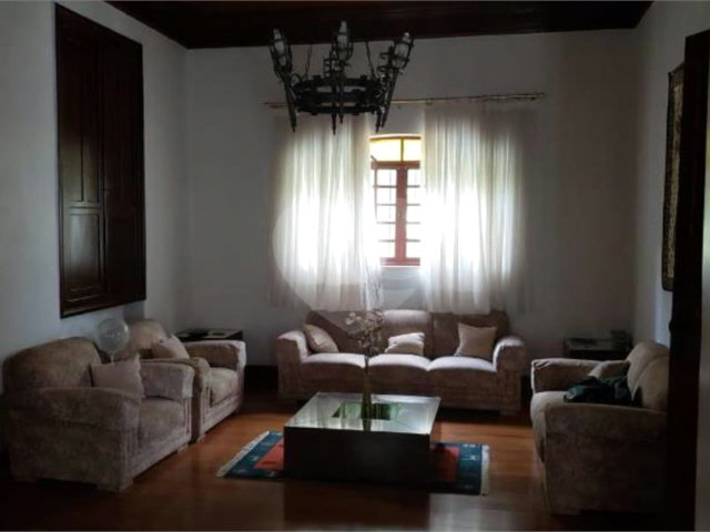 Casa à venda com 4 quartos, sendo 2 suítes,  em Horto, São Paulo, SP