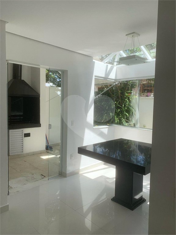 Casa à venda com 3 suítes no condomínio Villaggio Belvedere, São Paulo - SP