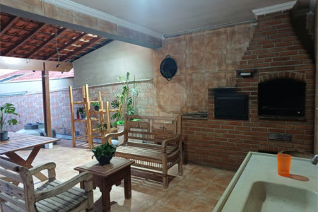 Sobrado à venda com 3 quartos, sendo 1 suíte, em Jardim Regina, Indaiatuba, SP