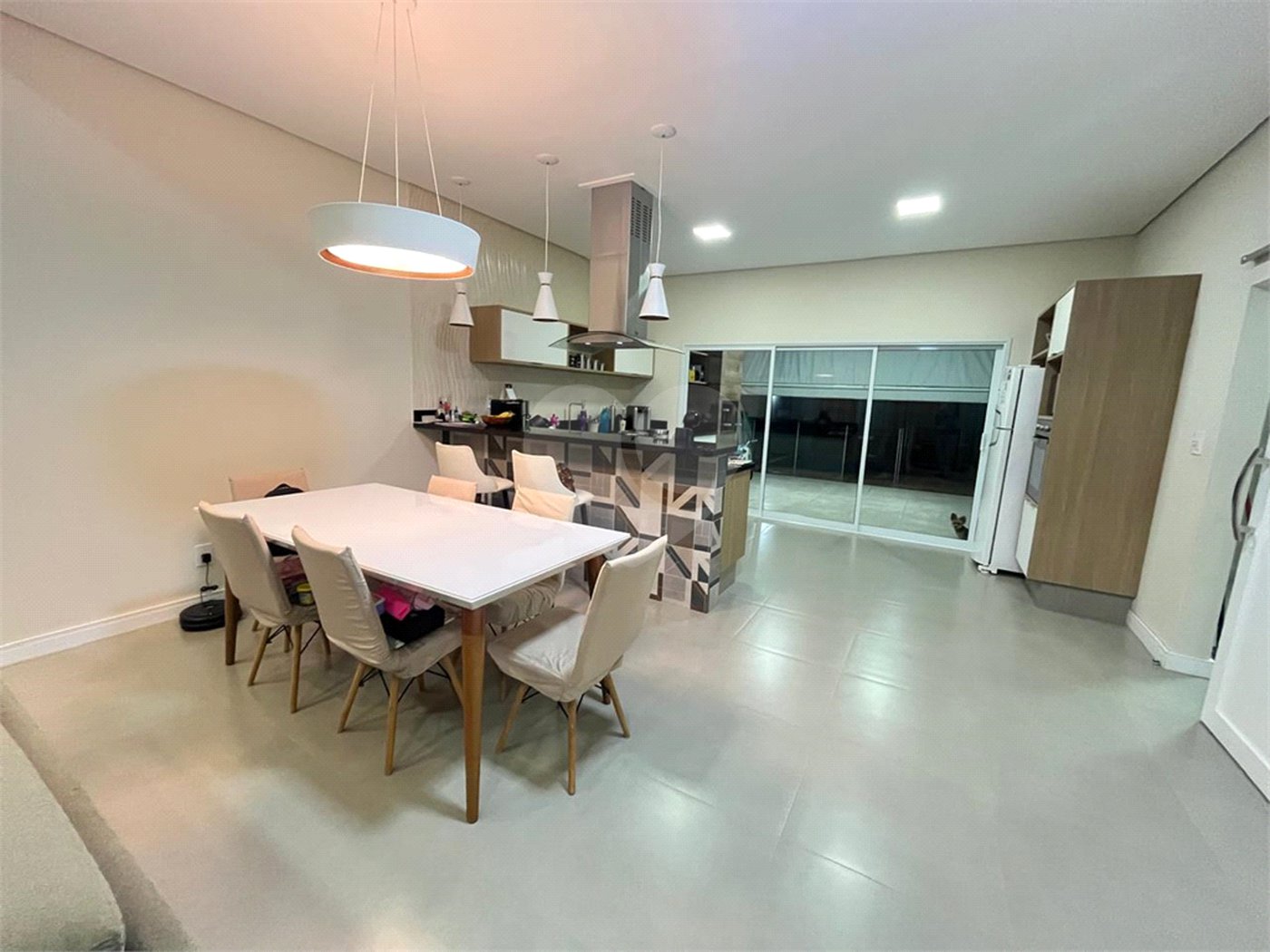 Casa à venda com 3 quartos, sendo 1 suíte, no condomínio Residencial Golden Ville, Itapetininga - SP