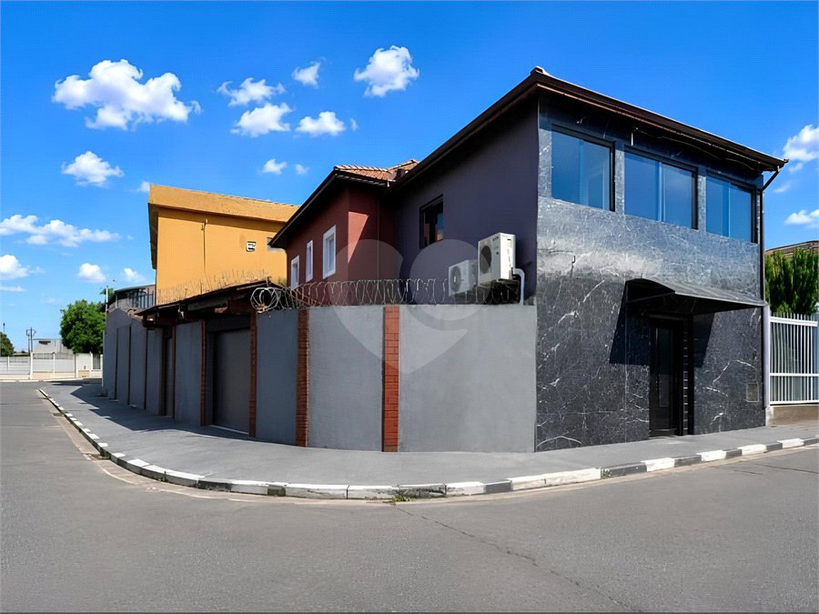 Sobrado à venda com 5 quartos, sendo 2 suítes, em Socorro, São Paulo, SP